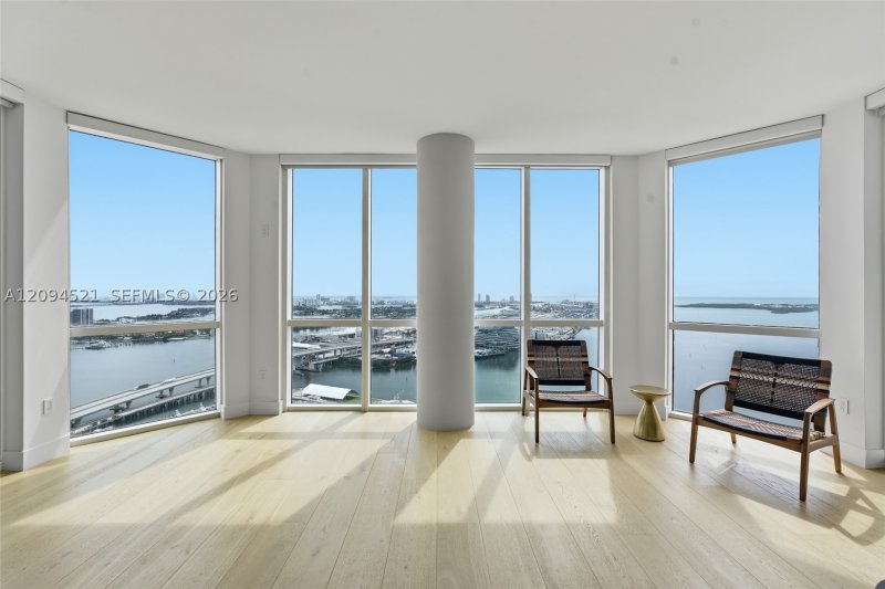 Comprar apartamento no Vizcayne Everglades On The Bay 4103