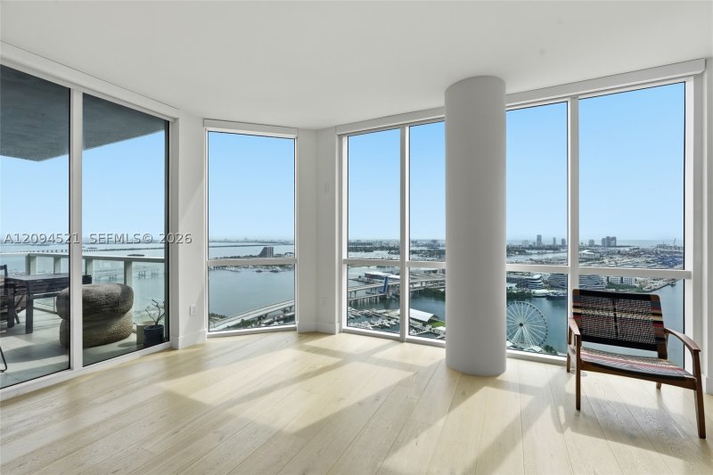 Comprar apartamento no Vizcayne Everglades On The Bay 4103
