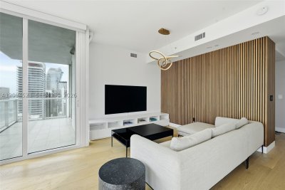 Comprar apartamento no Vizcayne Everglades On The Bay 4103