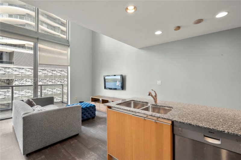 Apartment for rent at Avenue on Brickell 1050 Tower 1418
