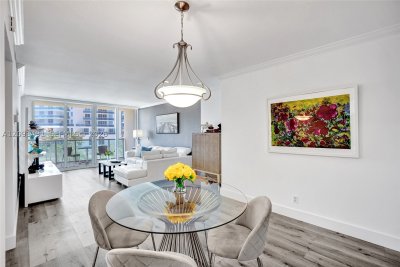 Aluguel de apartamento no The Wave Condo 415 (availab
