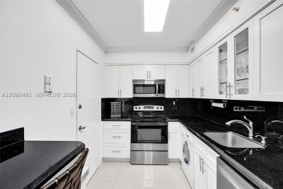 Aluguel de apartamento no The Wave Condo 415 (availab