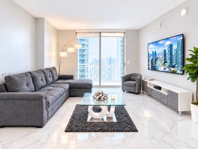 Comprar apartamento no The Club At Brickell Bay PH4103