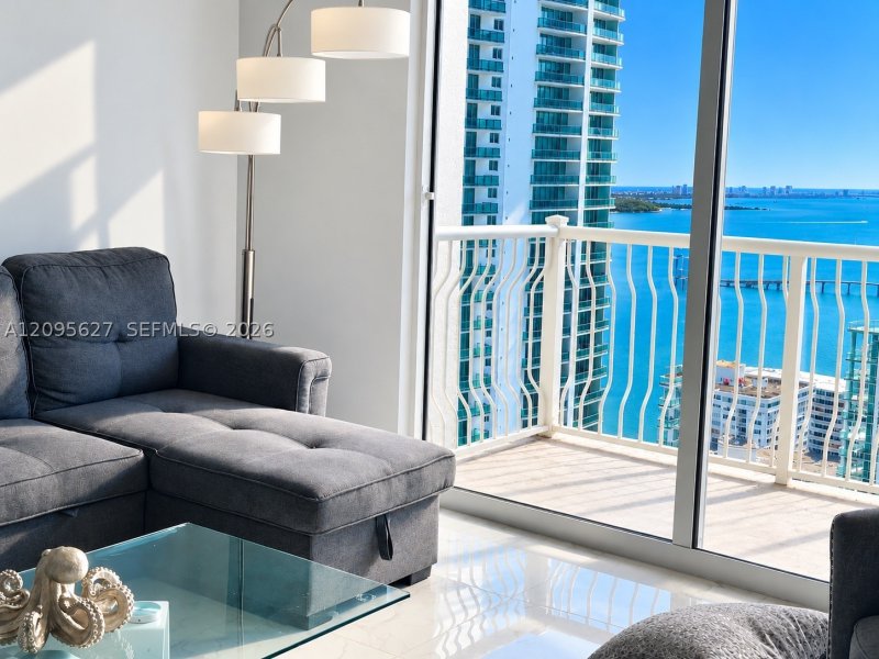 Comprar apartamento no The Club At Brickell Bay PH4103