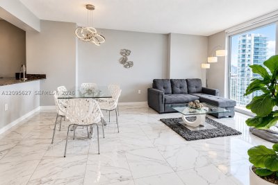 Comprar apartamento no The Club At Brickell Bay PH4103
