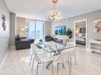 Comprar apartamento no The Club At Brickell Bay PH4103
