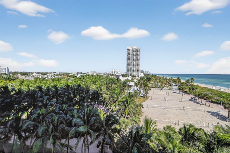 Condo for sale at Burleigh House 805