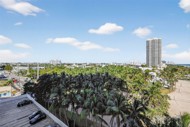Condo for sale at Burleigh House 805
