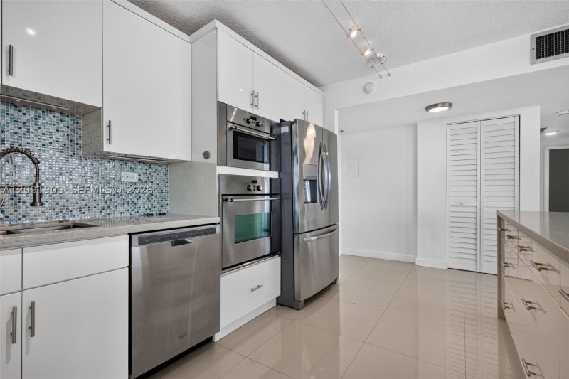 Condo for sale at Burleigh House 805