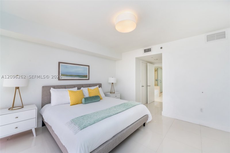 Apartment for rent at 50 Biscayne 3906