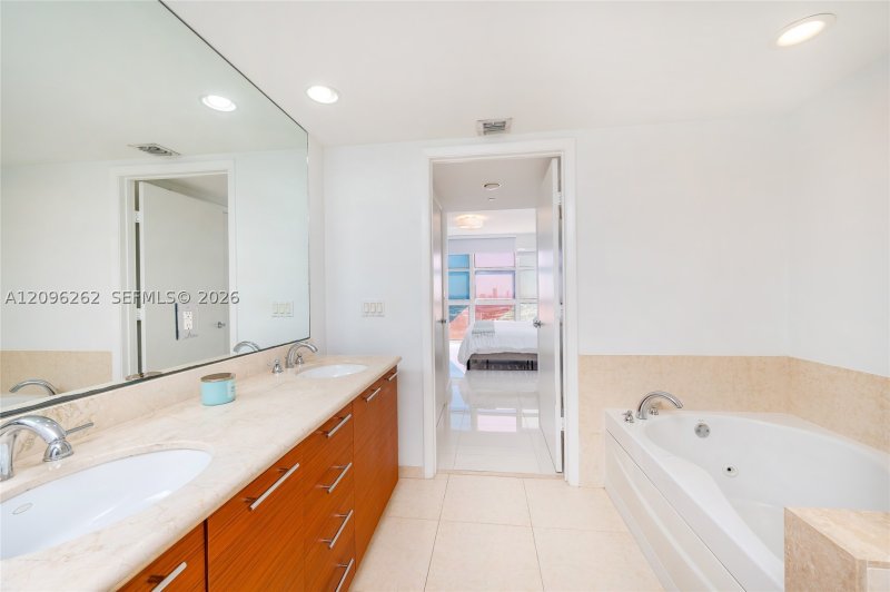 Apartment for rent at 50 Biscayne 3906