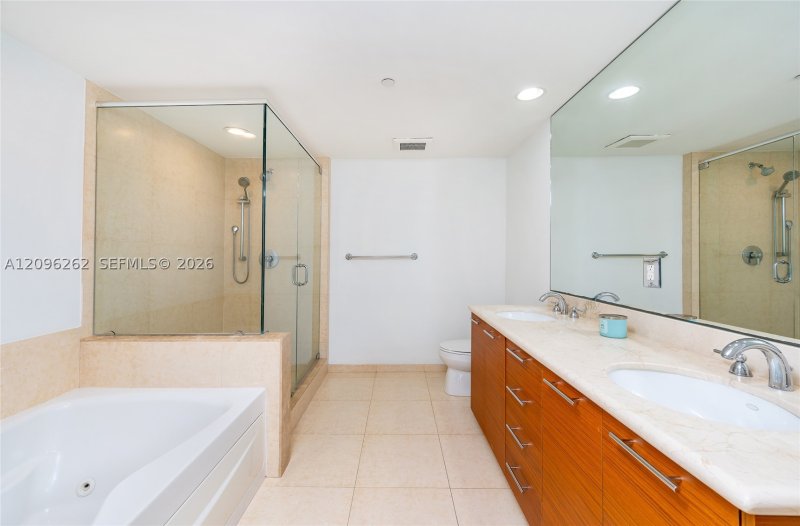 Apartment for rent at 50 Biscayne 3906