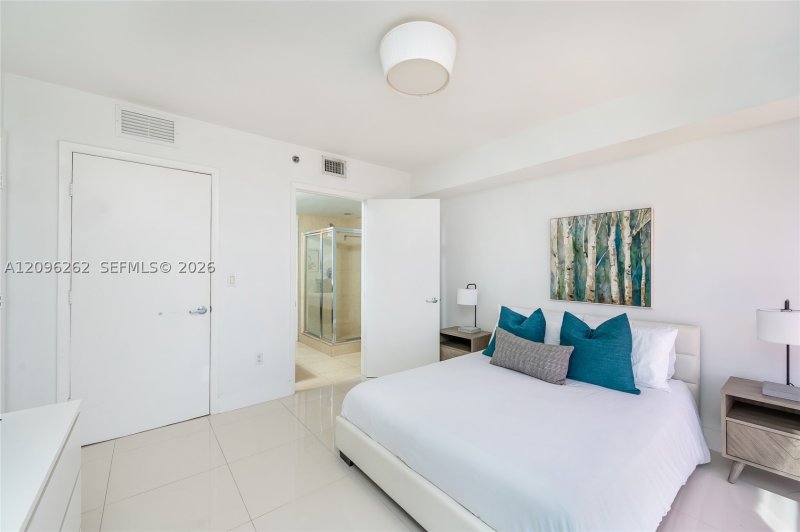Apartment for rent at 50 Biscayne 3906