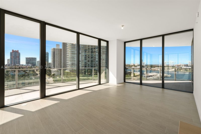 Comprar apartamento no Five Park Miami Beach 1001
