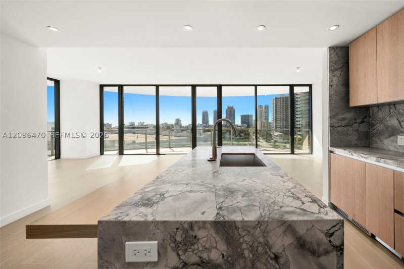 Comprar apartamento no Five Park Miami Beach 1001