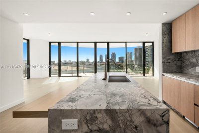 Comprar apartamento no Five Park Miami Beach 1001