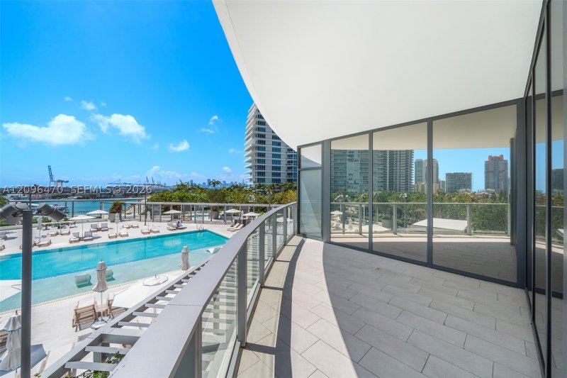 Comprar apartamento no Five Park Miami Beach 1001