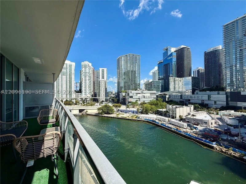 Comprar apartamento no Mint at Riverfront 1104