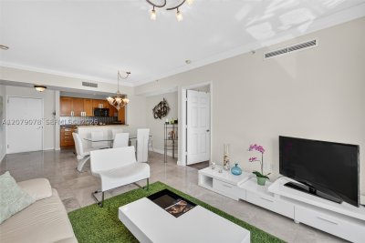 Comprar apartamento no Duo Condo 305E