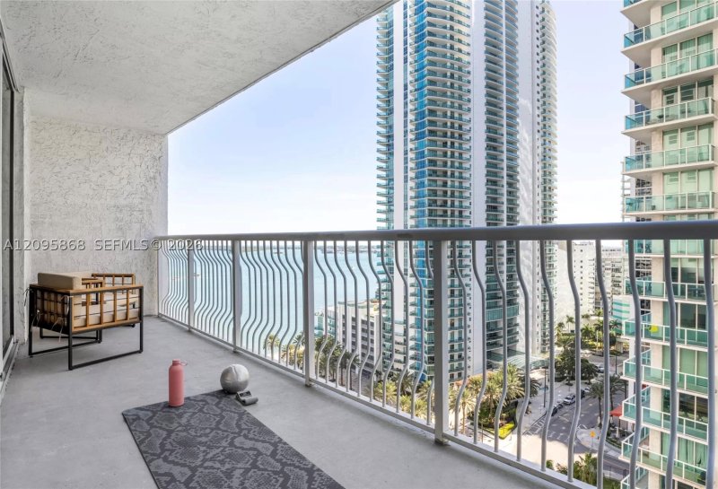 Condo for sale at The Club At Brickell Bay 1805