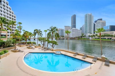 Comprar apartamento no Courvoisier Courts 1004