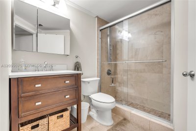 Comprar apartamento no Courvoisier Courts 1004