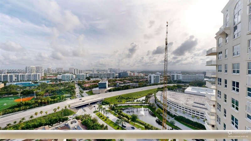 Comprar apartamento en Turnberry On The Green 2505