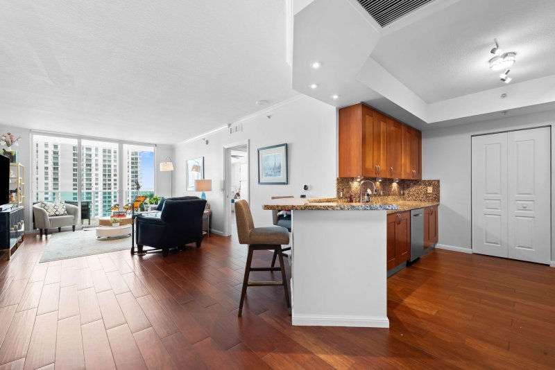 Condo for sale at 350 Las Olas Place 1950