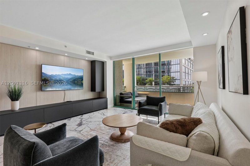 Comprar apartamento no Ritz Carlton Coconut Grove 605
