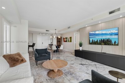 Comprar apartamento no Ritz Carlton Coconut Grove 605