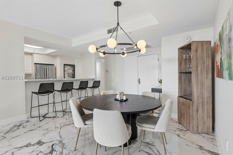 Comprar apartamento no Ritz Carlton Coconut Grove 605