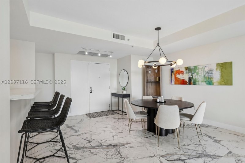 Comprar apartamento no Ritz Carlton Coconut Grove 605