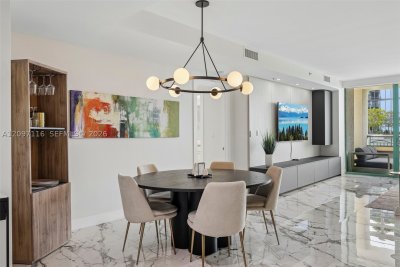Comprar apartamento no Ritz Carlton Coconut Grove 605