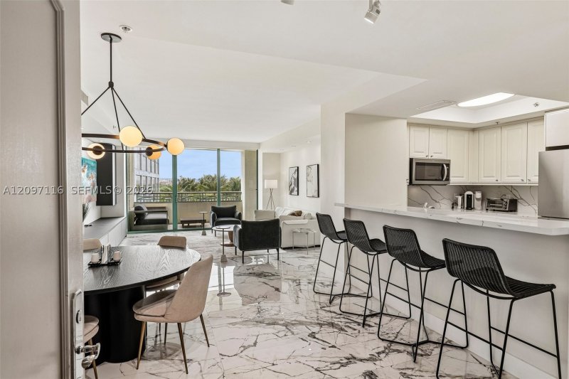 Comprar apartamento no Ritz Carlton Coconut Grove 605