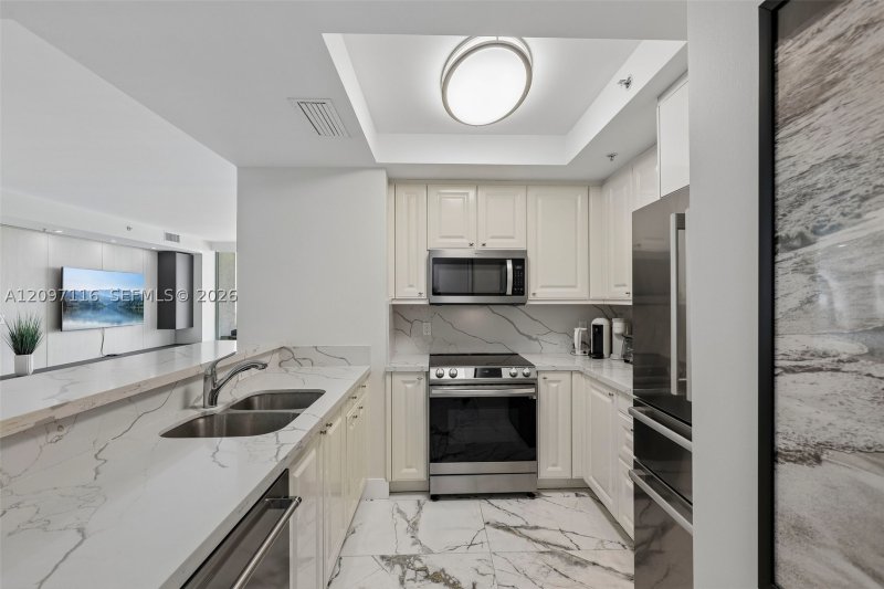 Comprar apartamento no Ritz Carlton Coconut Grove 605