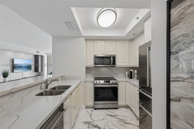 Comprar apartamento no Ritz Carlton Coconut Grove 605