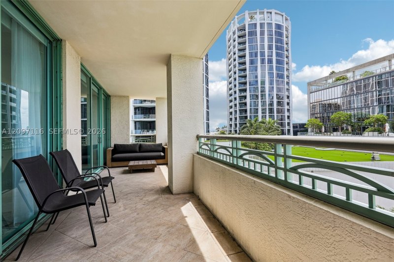 Comprar apartamento no Ritz Carlton Coconut Grove 605