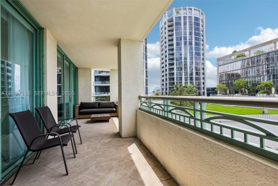 Comprar apartamento no Ritz Carlton Coconut Grove 605