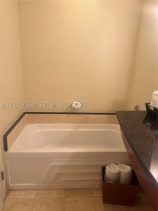 Comprar apartamento en Trump International Sonesta Beach Resort 808