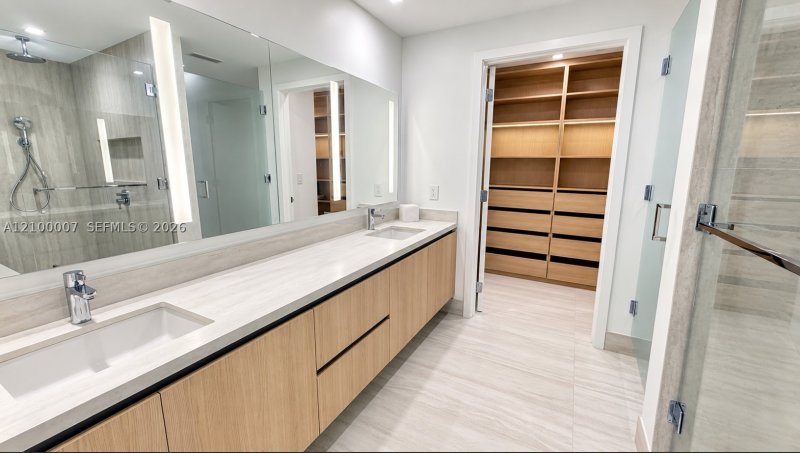 Apartment for rent at One Park Tower by Turnberry 1410