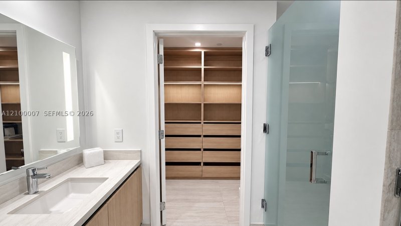 Apartment for rent at One Park Tower by Turnberry 1410