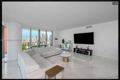 Aluguel de apartamento no Parque Towers at St. Tropez 5-1401