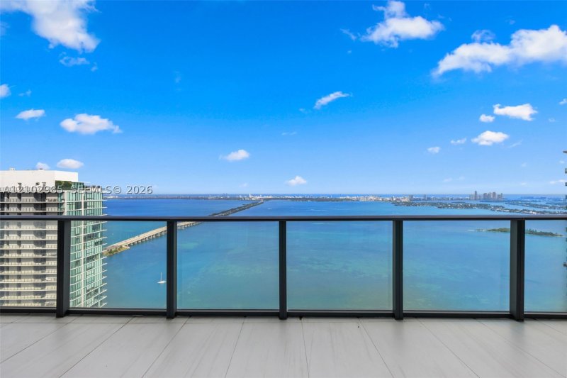 Comprar apartamento no Gran Paraiso PH5002