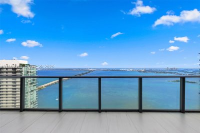Gran Paraiso Apt #PH5002