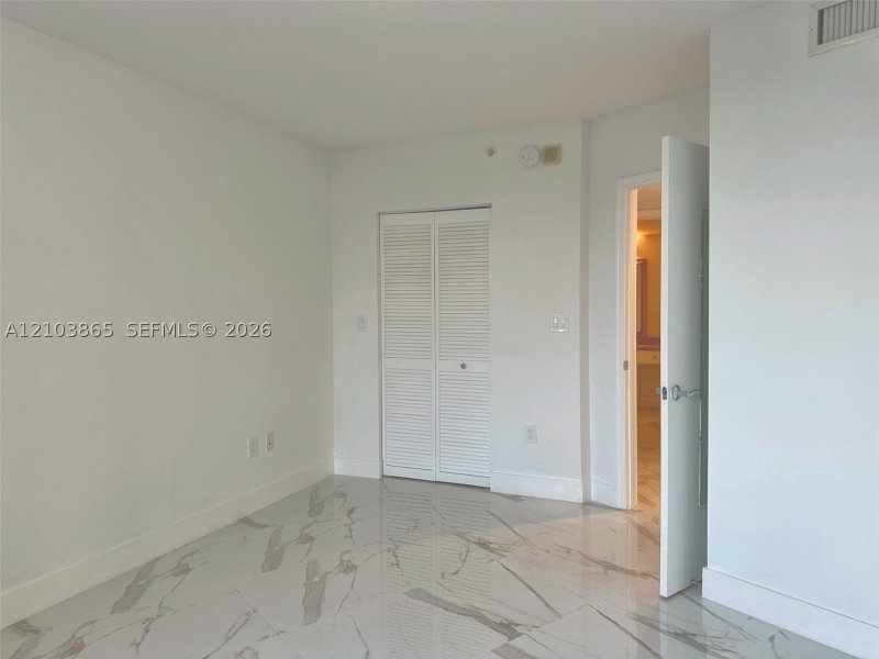 Aluguel de apartamento no Turnberry On The Green 406