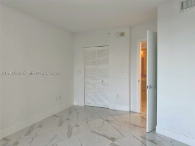 Aluguel de apartamento no Turnberry On The Green 406