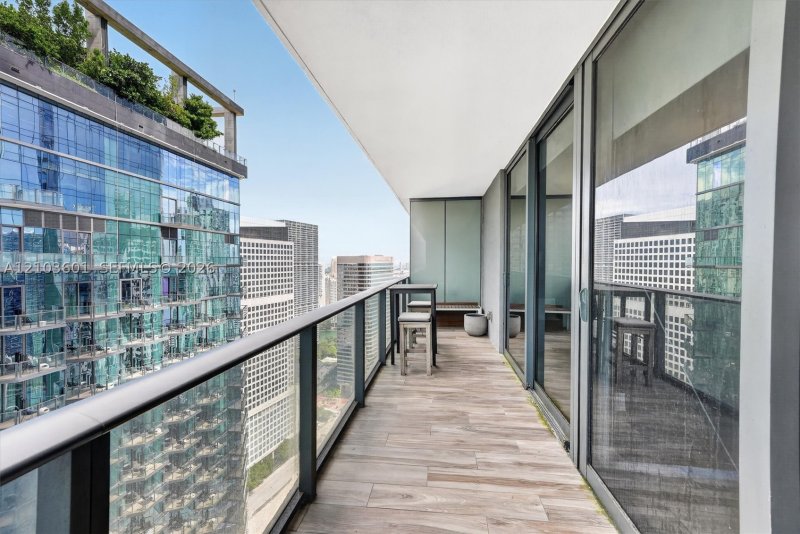Condo for sale at SLS Lux Brickell 4106