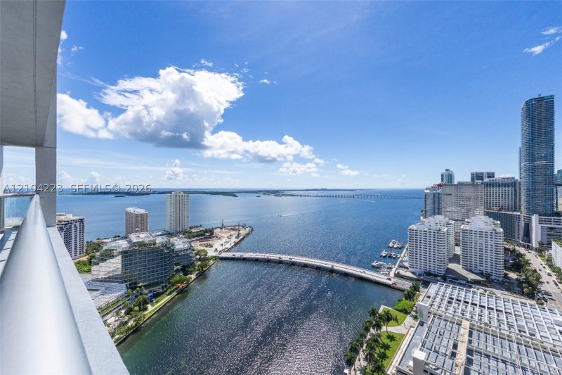 Condo for sale at Icon Brickell Tower II 3401