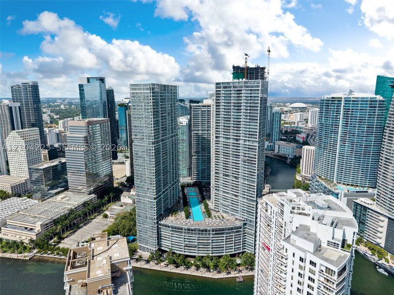 Condo for sale at Icon Brickell Tower II 3401