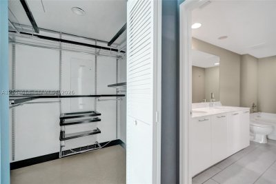 Aluguel de apartamento no The Plaza Tower II 1106